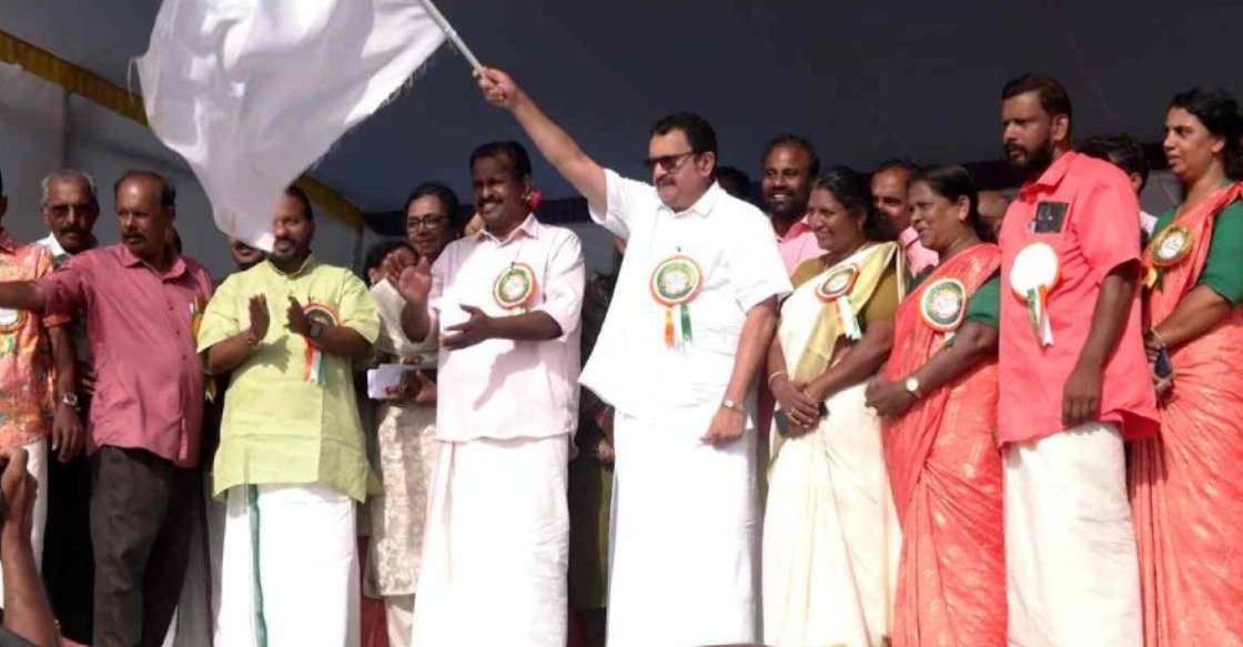 ആവേശമായി മഹാത്മ അയ്യങ്കാളി ജലോത്സവം; ഫ്ലാഗ് ഓഫ് ചെയ്ത് മന്ത്രി കെ. മുരളീധരന്‍