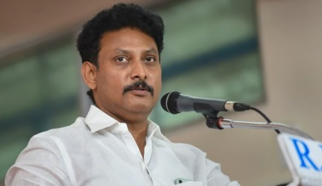 ரூ. 100 கோடி வசூல்! அன்பில் மகேஸ் மீது ஊழல் வழக்குப் பதிவு!