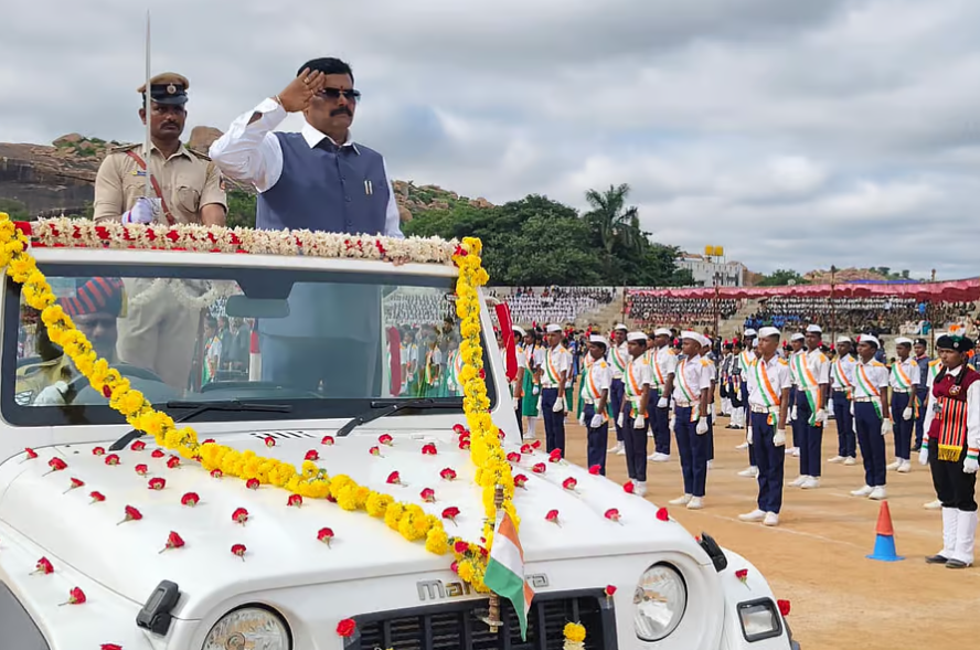 ಕಲ್ಯಾಣ ಕರ್ನಾಟಕ ಉತ್ಸವ: ಕೊಪ್ಪಳದಲ್ಲಿ ಧ್ವಜಾರೋಹಣ‌ ನೆರವೇರಿಸಿದ ಸಚಿವ ತಂಗಡಗಿ