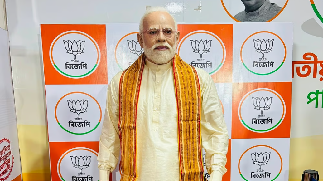 பிரதமர் நரேந்திர மோடியின் மெழுகு சிலை திறப்பு