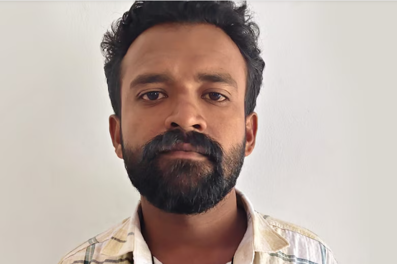 ബ്യൂട്ടി പാർലറിന്റെ മറവിൽ ലഹരി ഇടപാട് നടത്തുന്ന കോളജ് അധ്യാപകൻ ഉൾപ്പെടെ 4 പേർ പിടിയിൽ. മമ്പാട് എംഇഎസ് കോളജിലെ ഗെസ്റ്റ് അധ്യാപകൻ സുഹൈൽ പെരിങ്ങോടൻ (31), നിലമ്പൂരിലെ ബ്യൂട്ടി പാർലർ ഉടമ ജവാഹർ നഗർ ചിറയിൽ സുബ്രഹ്മണ്യൻ (38), പത്തിരിയാൽ ടി.എൻ.റീന, കല്ലേമ്പാടം തിരുത്തിയിൽ വിവേക് (36)