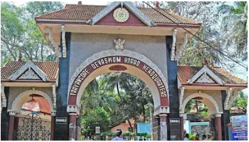 ക്ഷേത്ര ഓഫീസിലല്ലാതെ സ്വന്തം കൈവശമാണ് ഇവർ തിരുവാഭരണങ്ങൾ സൂക്ഷിച്ചിരുന്നതെന്നും കണ്ടെത്തി