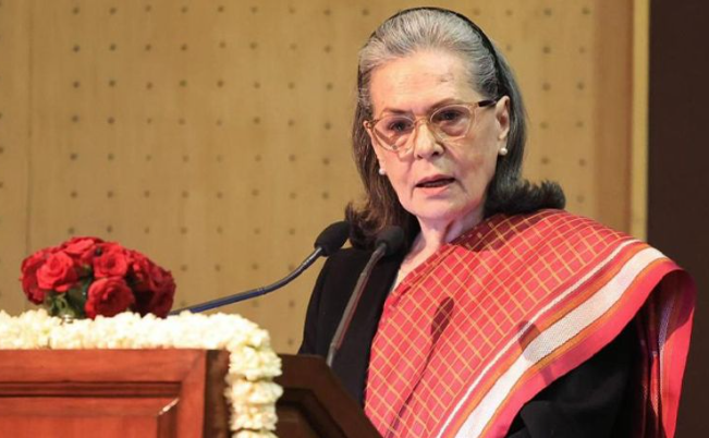 குடியுரிமைக்கு முன்பே வாக்காளர் அட்டை சோனியா காந்தி மீதான புகாரை விசாரிக்க மறுத்த உத்தரவு ரத்து: டெல்லி நீதிமன்றம் அதிரடி